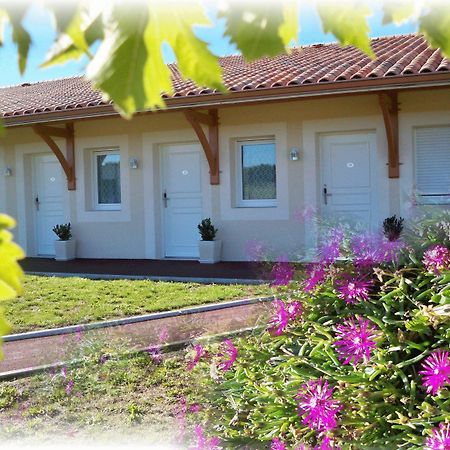 Natur'Hotel Menesplet Bagian luar foto