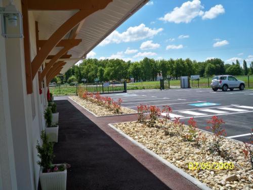 Natur'Hotel Menesplet Bagian luar foto