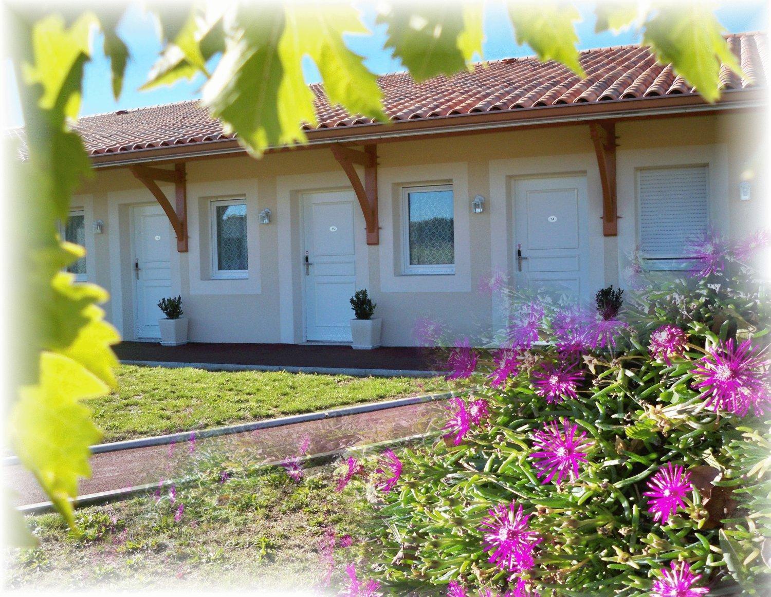 Natur'Hotel Menesplet Bagian luar foto