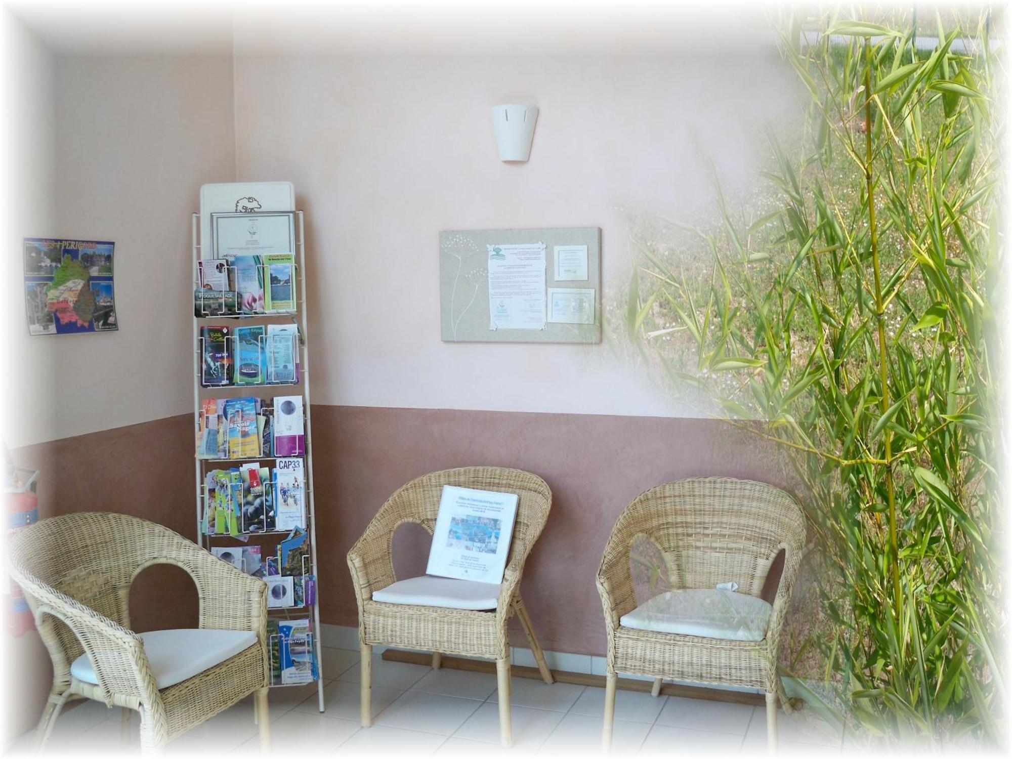Natur'Hotel Menesplet Bagian luar foto
