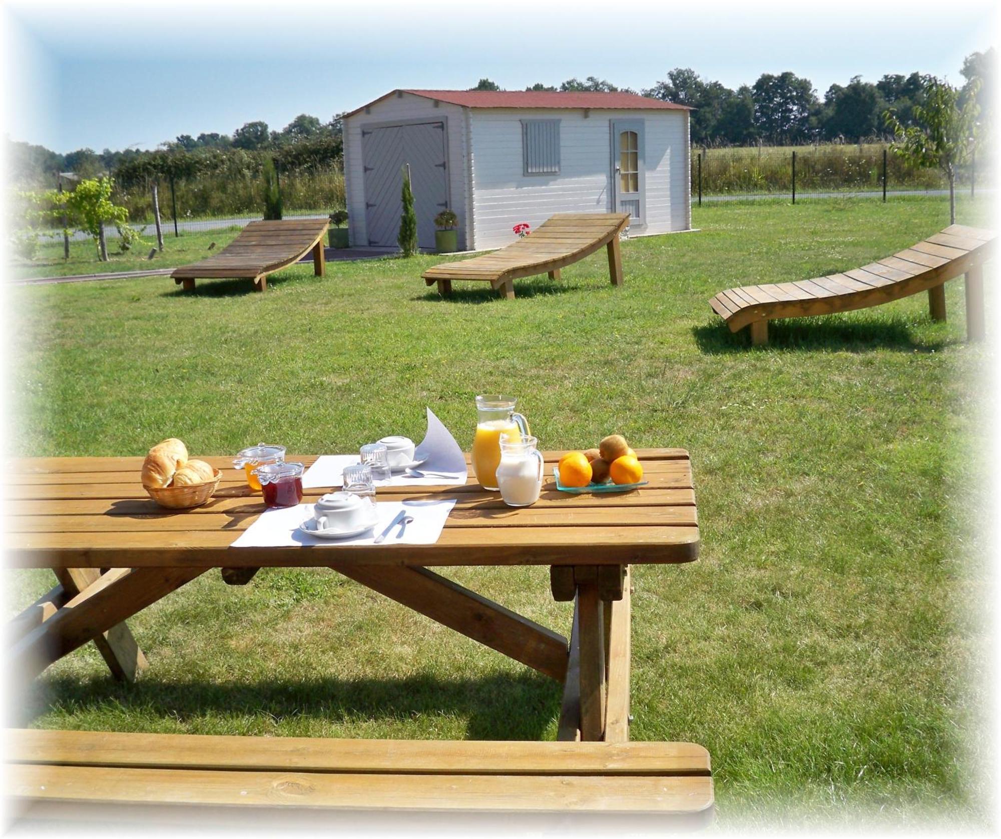 Natur'Hotel Menesplet Bagian luar foto