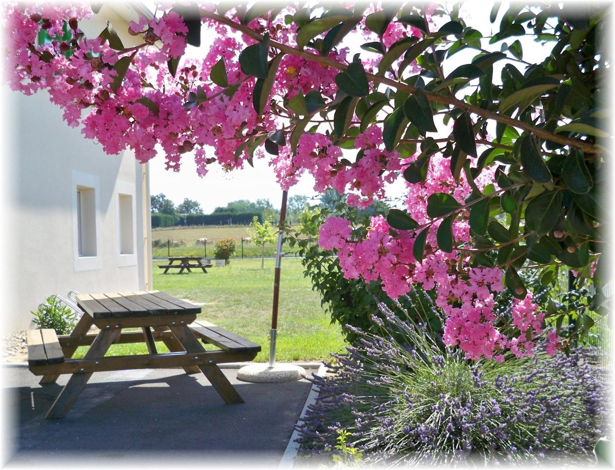 Natur'Hotel Menesplet Bagian luar foto