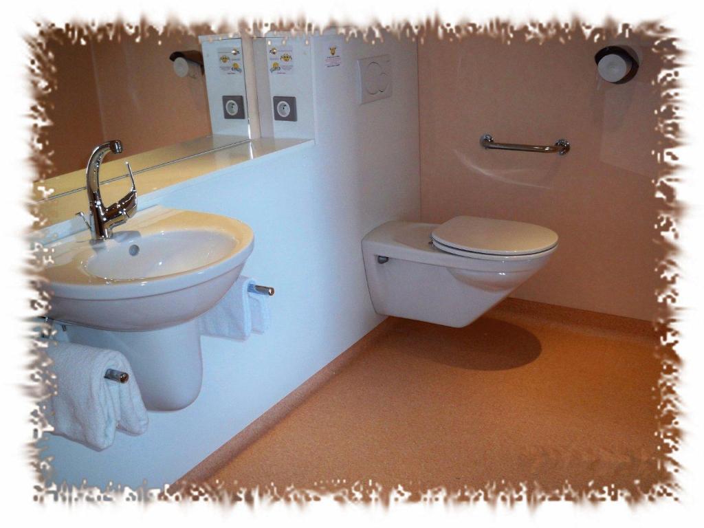 Natur'Hotel Menesplet Bagian luar foto